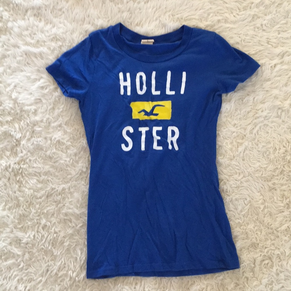 Hollister graphic tee